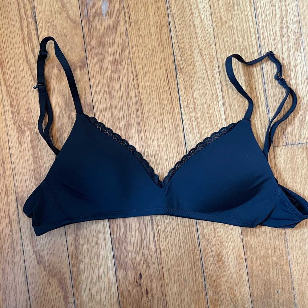 Aerie black wireless bra size 32a